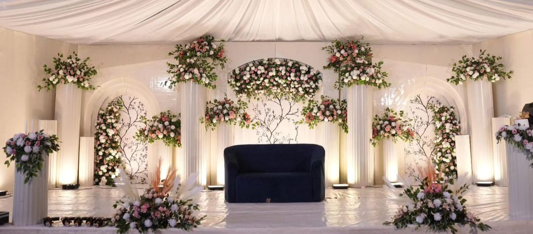 White Roman Arch | Salmora Events Chennai